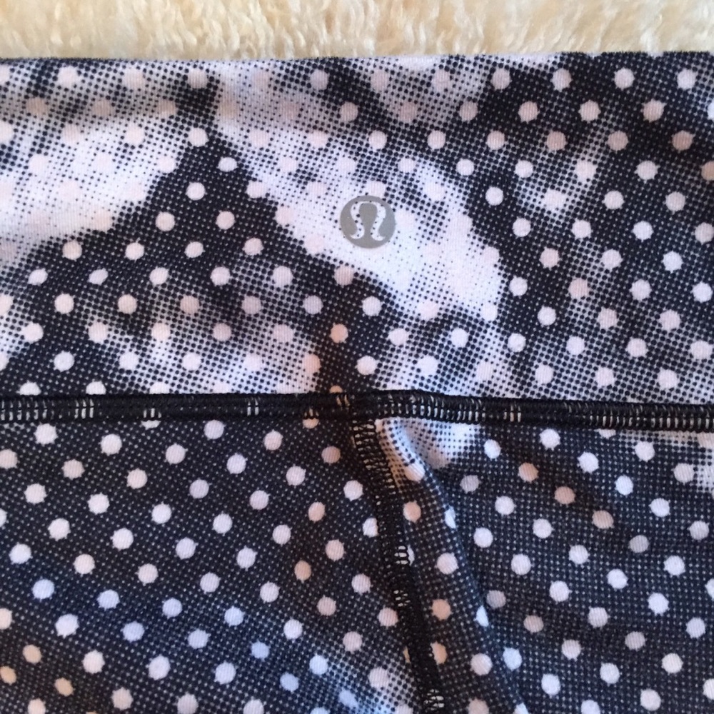 *SOLD* Lululemon Wunder Under Crop II - Picture 8 of 8